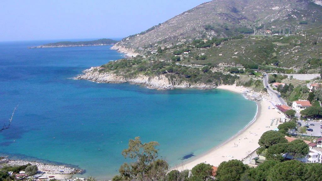 Una veduta della costa di Cavoli (foto Gio' Di Stefano)