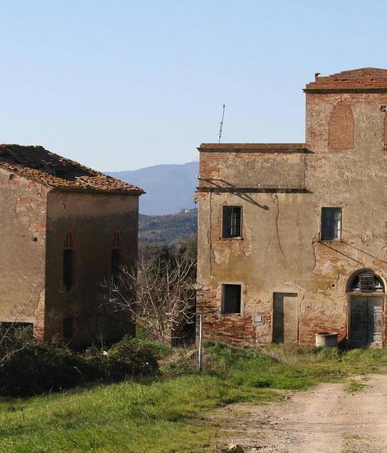 Il degrado in cui versa la fattoria Gaslini 