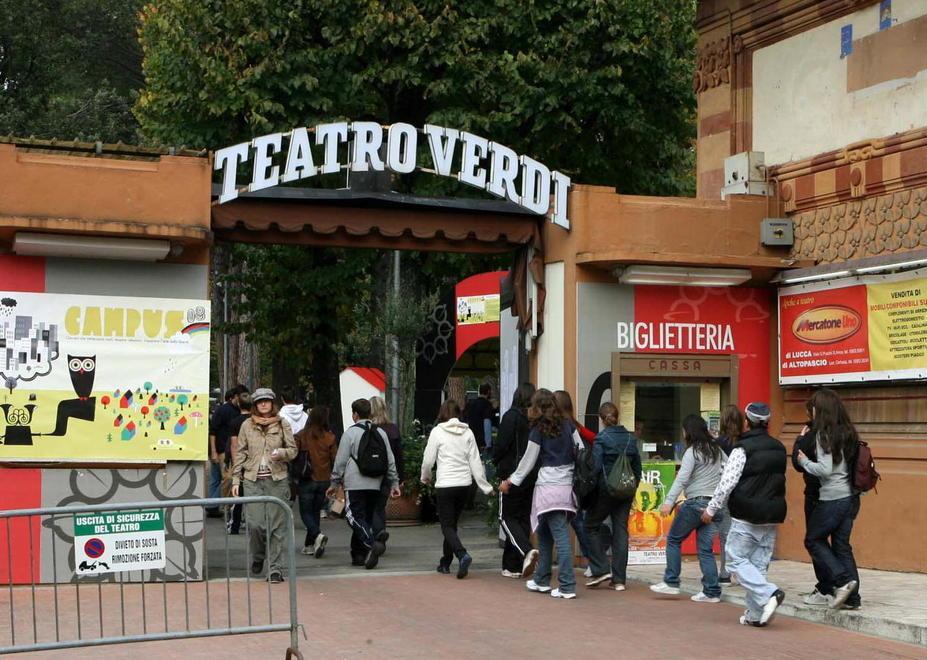 La statua di Giuseppe Giusti sarà collocata davanti al teatro che porta il suo nome