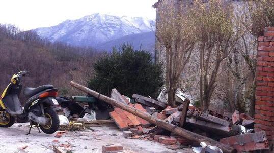 Controneria devastata «Rifugiati in cantina»
