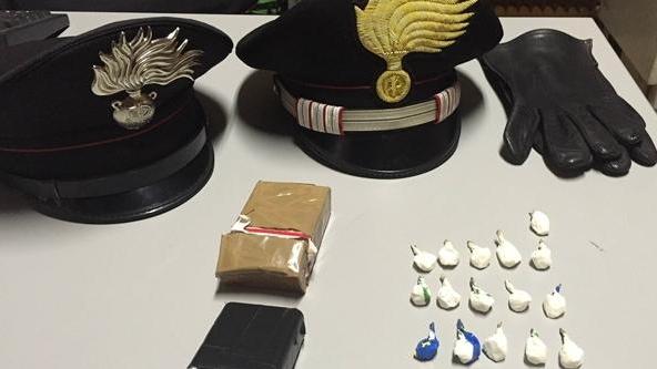 Blitz con i cani in casa di due fratelli: arrestati per spaccio