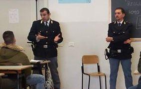 Studenti a lezione di sicurezza 