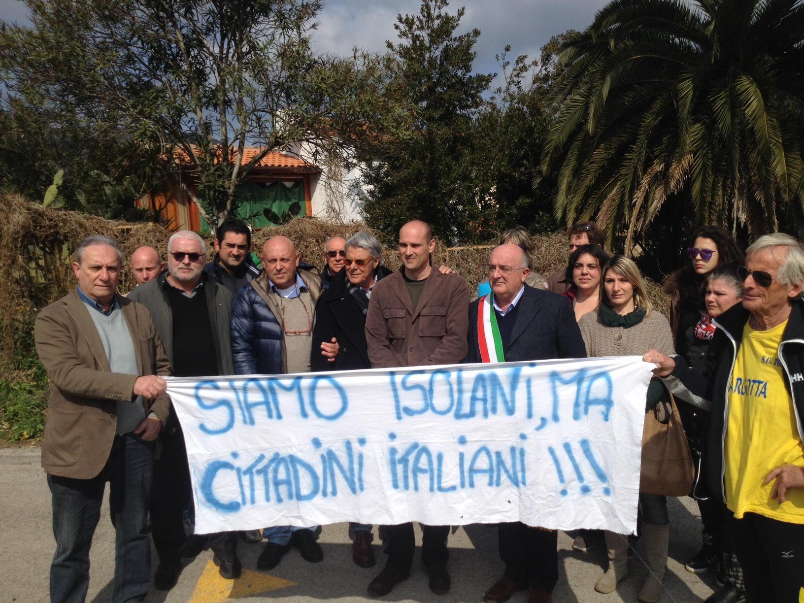 La protesta nell'area delle voragini