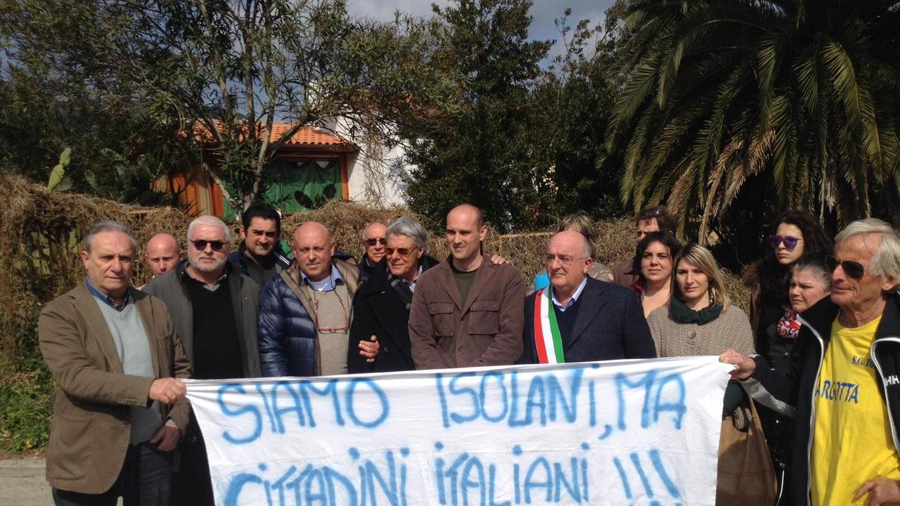 La protesta nell'area delle voragini