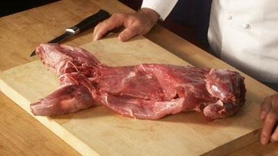 Carne di nutria pronta per la marinatura