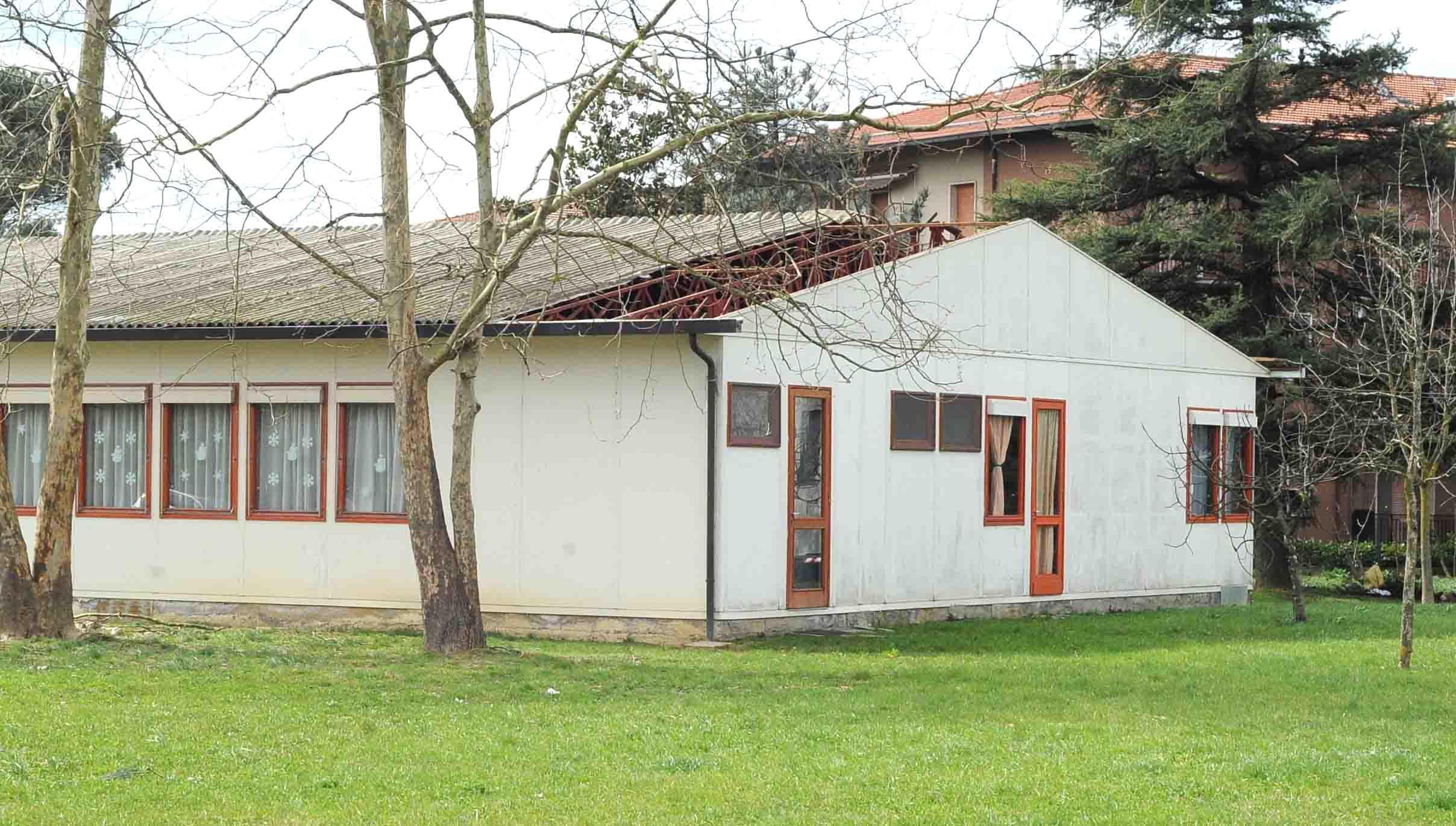 La scuola di Stazione di Montale danneggiata dal vento (foto Gori)