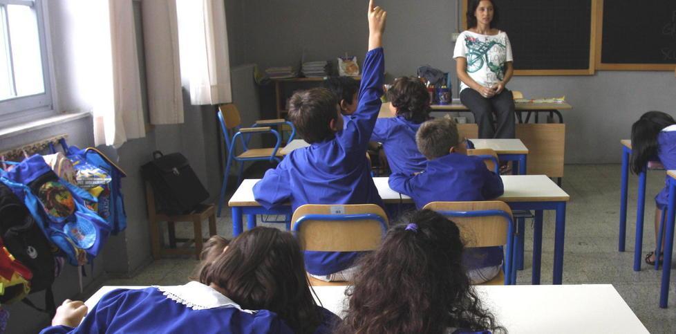 Scatta il taglio ai contributi per mandare i figli a scuola 