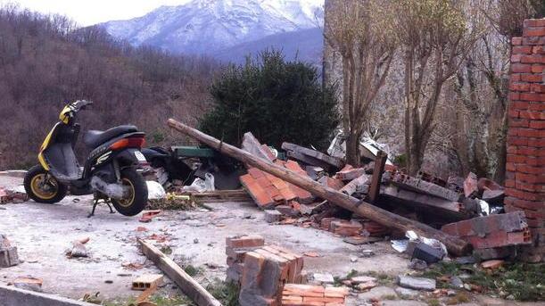 Poche famiglie ancora al buio
