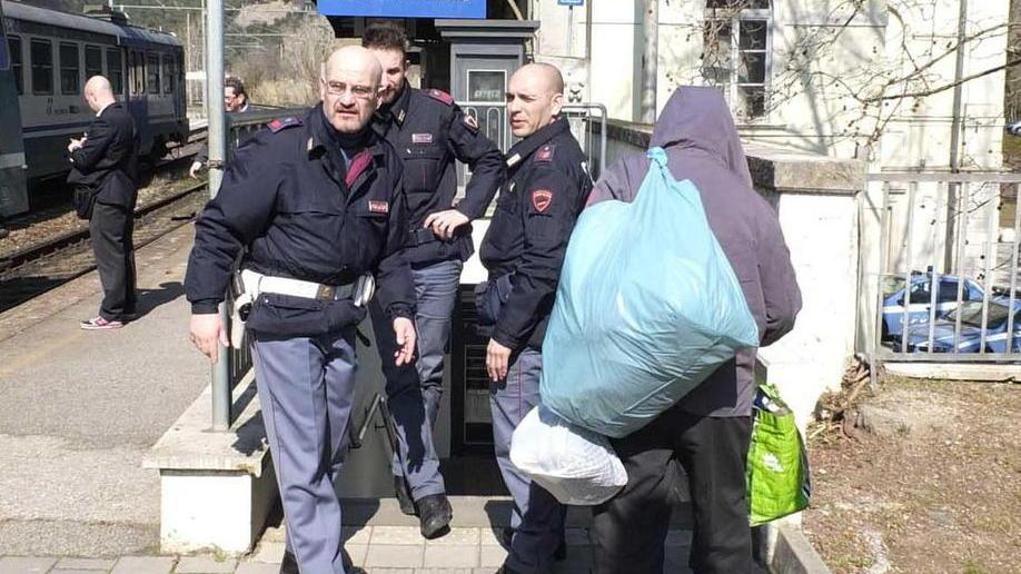 Ubriachi e prepotenti il treno deve fermarsi