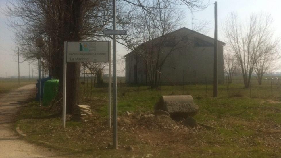 Lite fra profughi a Boretto Ragazzo ferito a coltellate