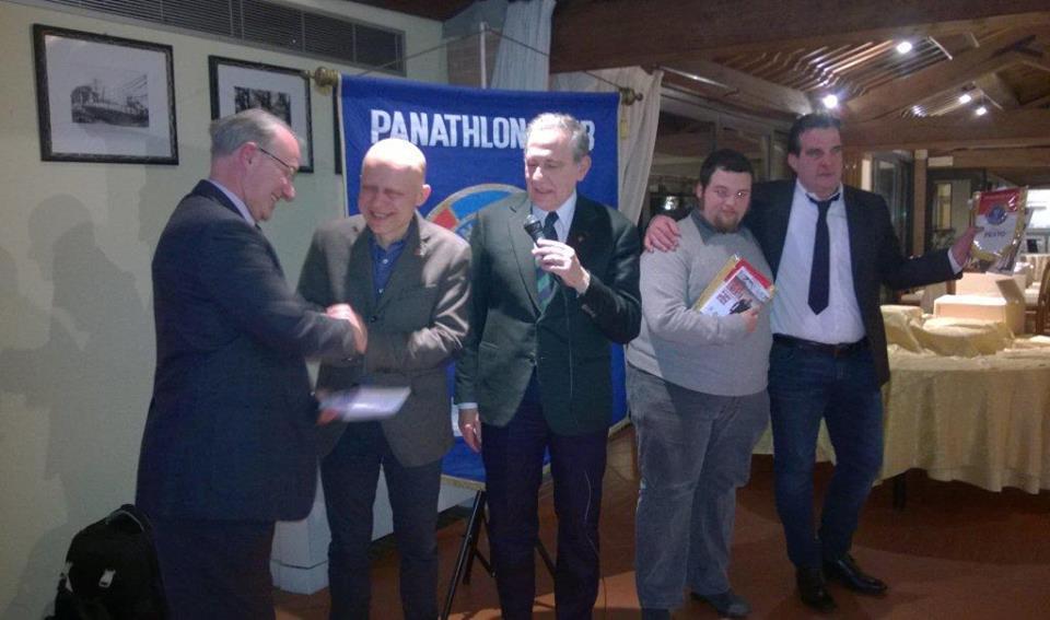 Antonio Falda  fra il presidente del Panathlon Prato, Corsi e il gionalista Petrella