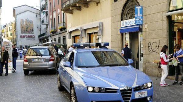 Una volante della Polizia di Stato (foto Gori)