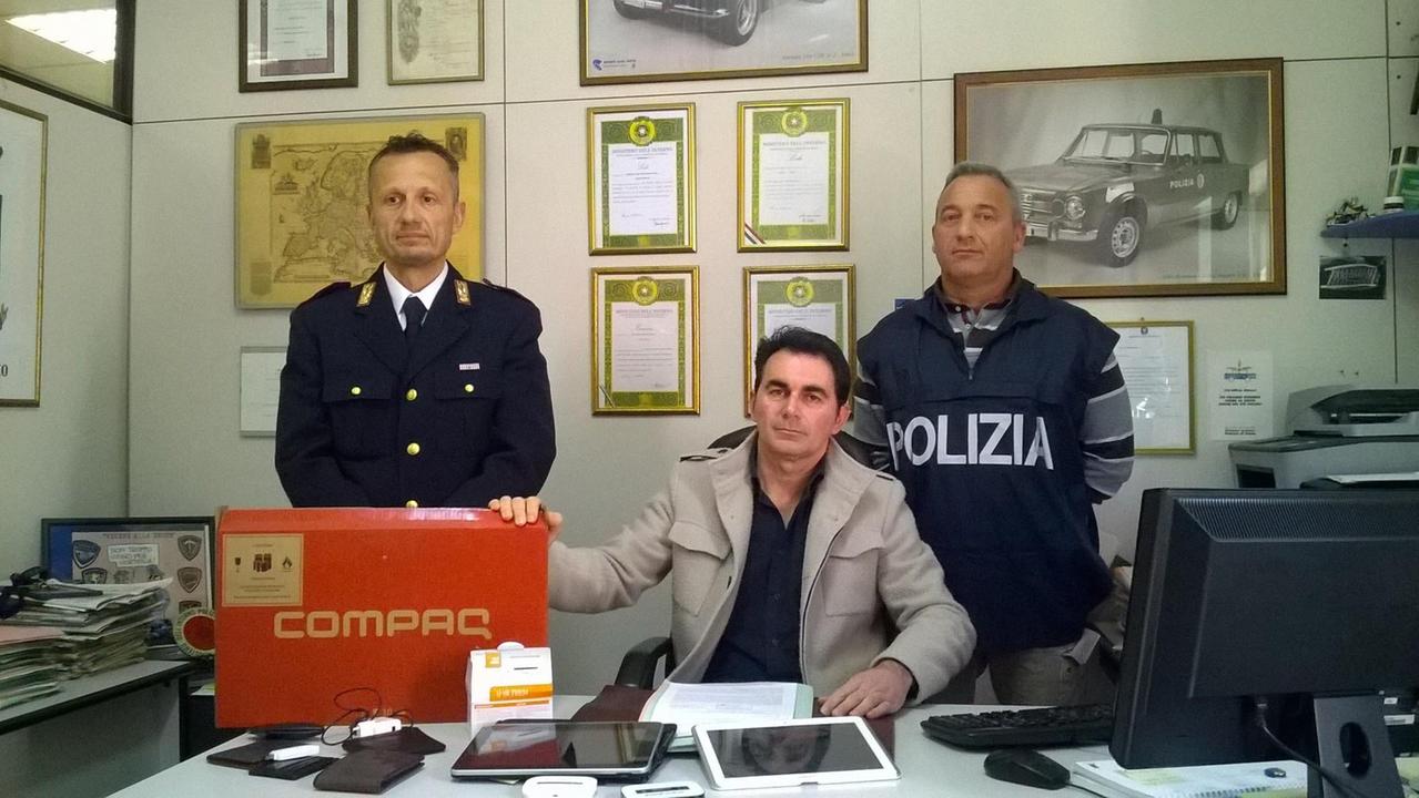 La merce acquistata on line dal ventottenne grossetano con le carte di credito rubate