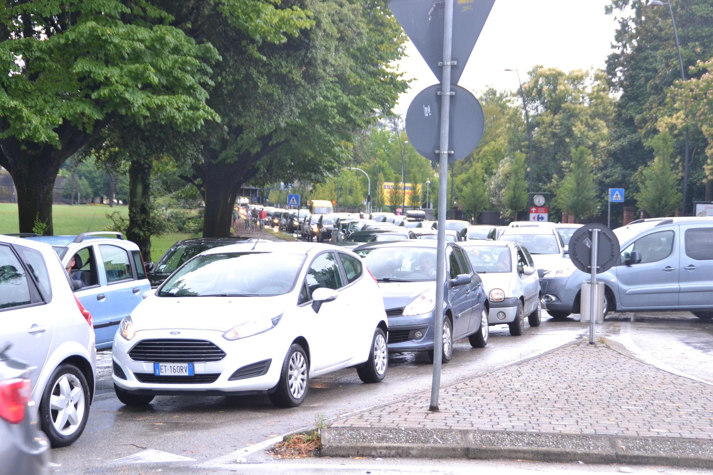Traffico sulla circonvallazione di Lucca