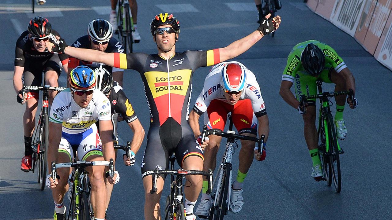 L'arrivo vittorioso sul traguardo di Cascina del belga Jens Debusschere