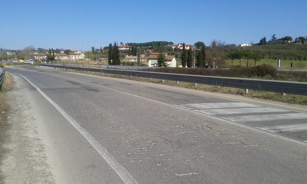 La strada che porta al nuovo ponte di San Pierino