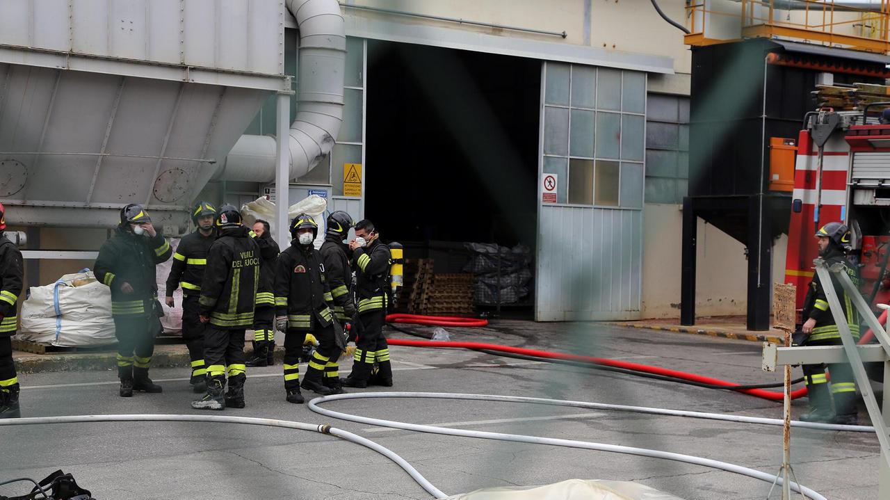 L'intervento dei vigili del fuoco a Sovigliana (Foto Agenzia Carlo Sestini)