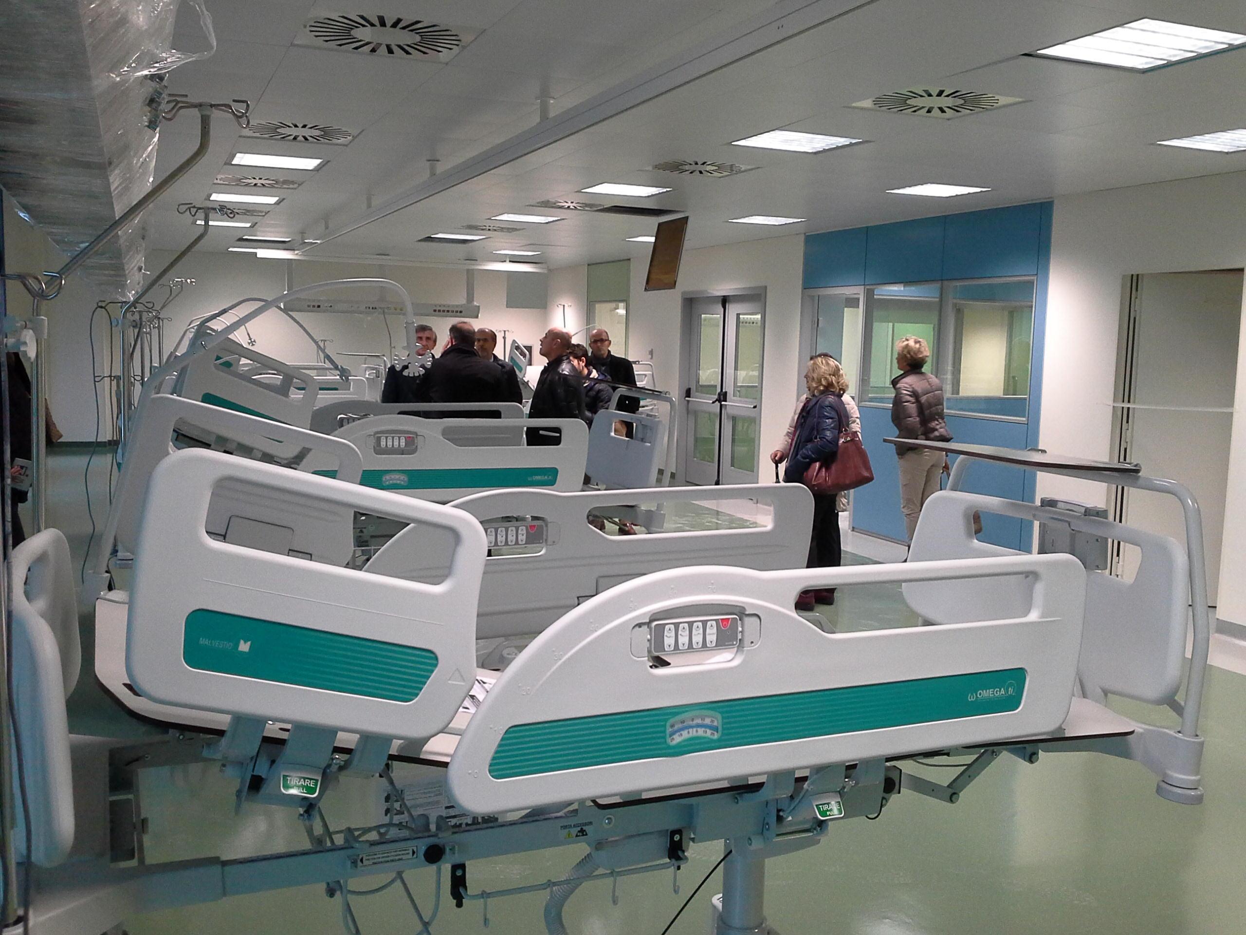 Una corsia di ospedale (foto di archivio)