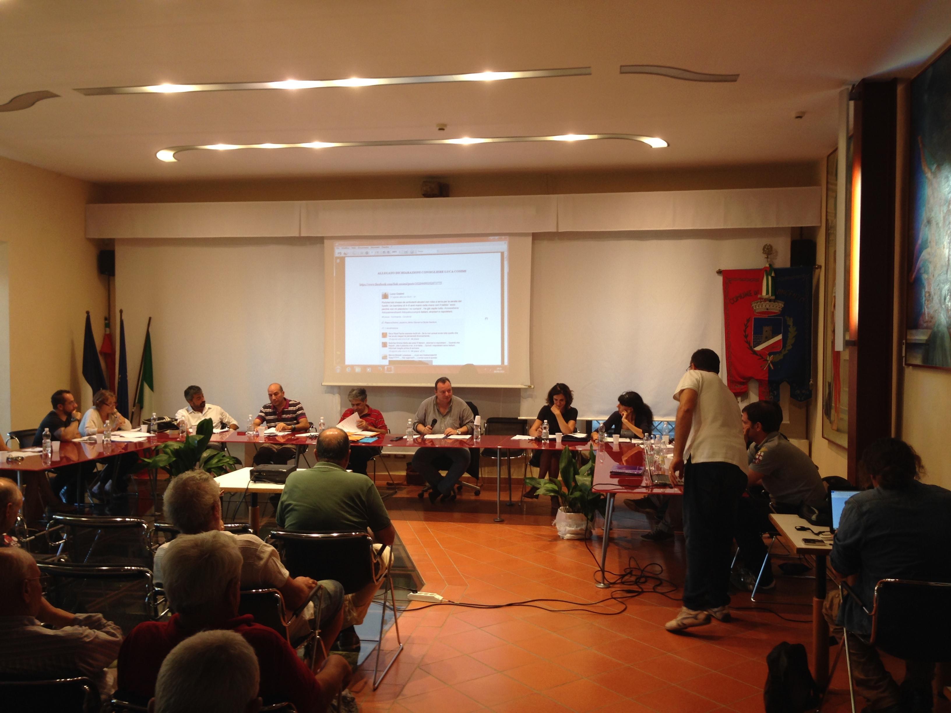 Una seduta del consiglio comunale di San Vincenzxo