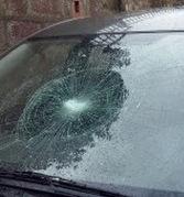 Altra auto danneggiata, vetro in frantumi