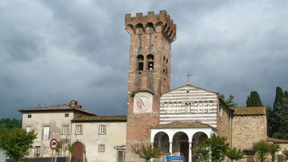 Accompagna la figlia a comprare la droga