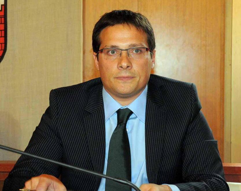 «Quella fattura è falsa», indagato assessore Carioli 