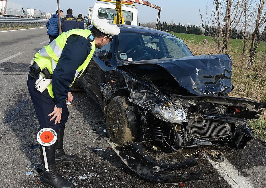 Tamponamento a catena tra Tir e 5 auto