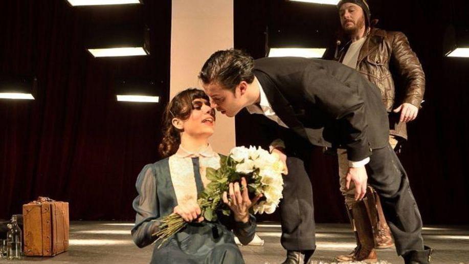 All’ “Hotel Belvedere” una società senza speranza