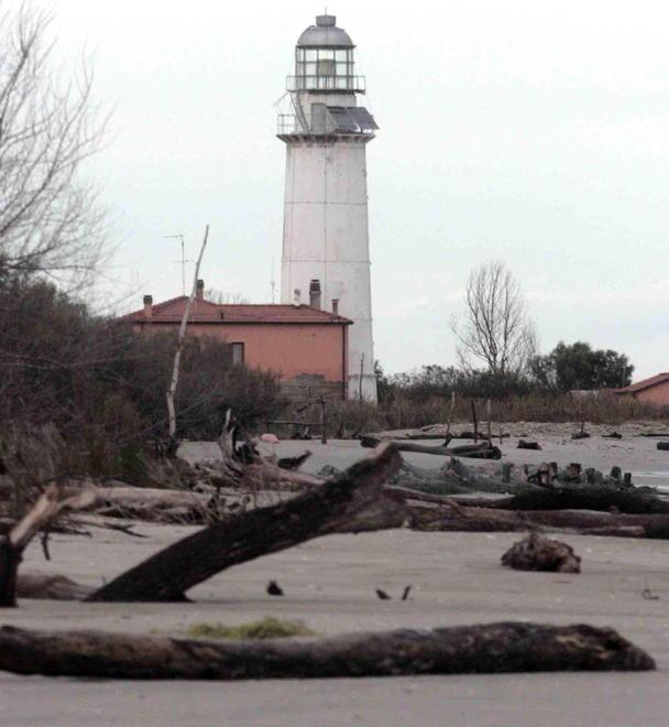 Riparato il Faro di Goro Torna l’illuminazione