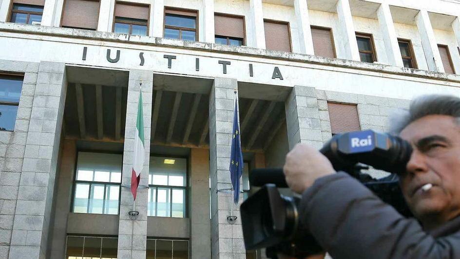 Il tribunale di Pisa sotto i riflettori per il processo sul presunto stupro di gruppo