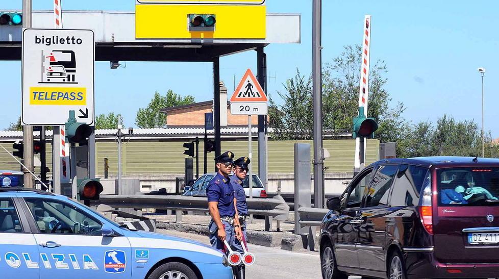 Con un trucco non pagano l’autostrada per 462 volte: cinque autisti denunciati