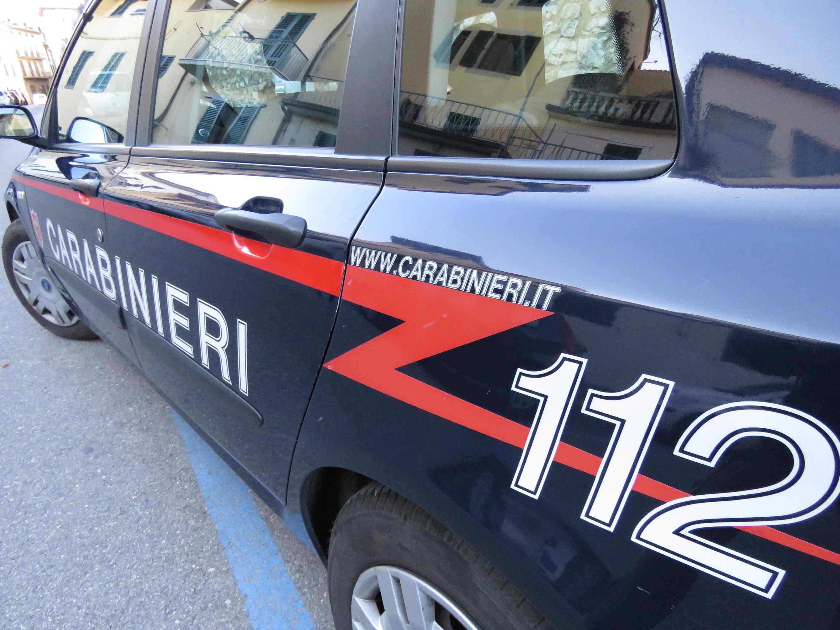 Un'auto dei carabinieri