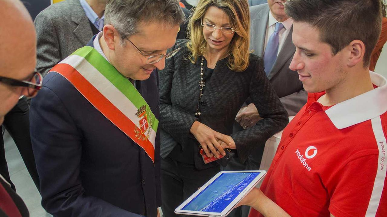 Il sindaco alla cerimonia della Vodafone