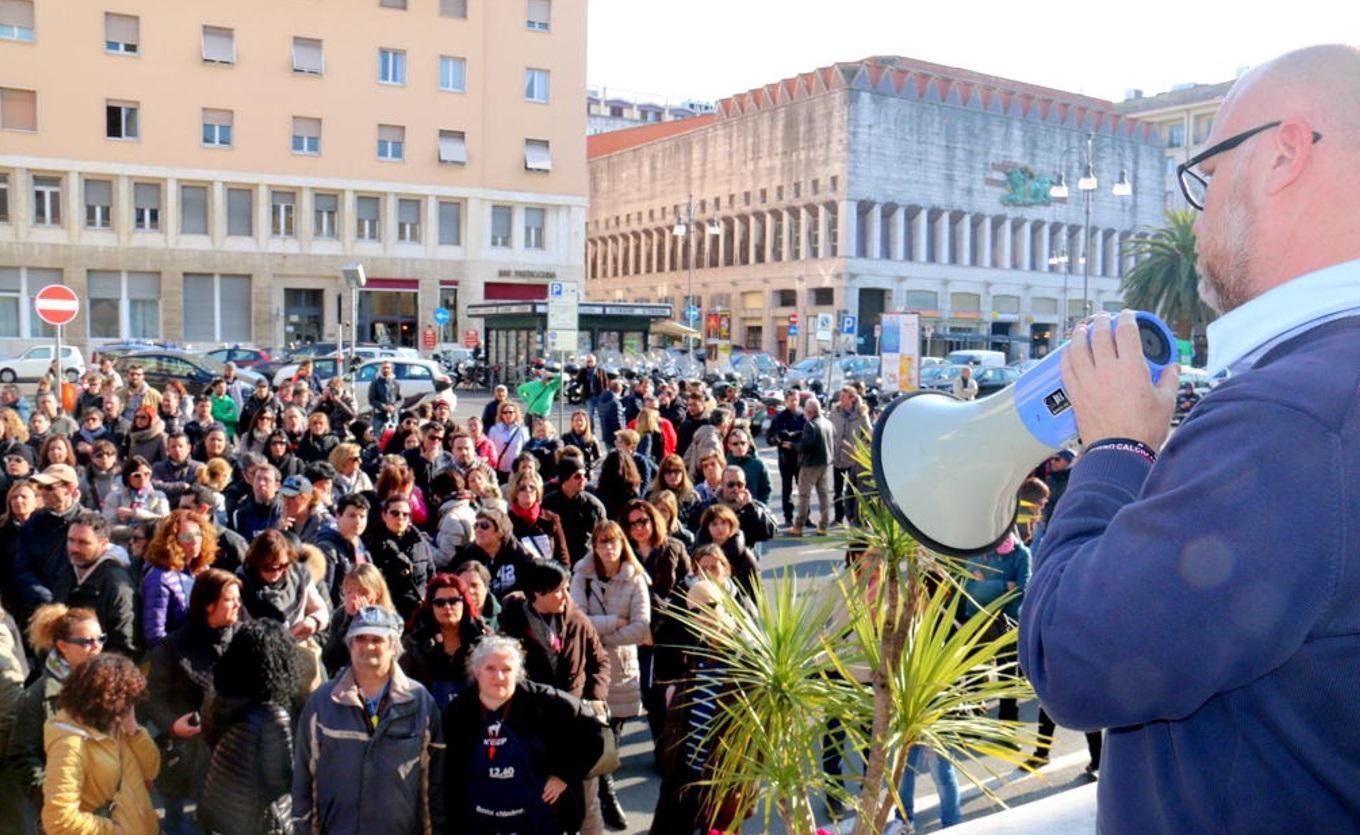 People Care: partono i licenziamenti, si ferma il consiglio comunale