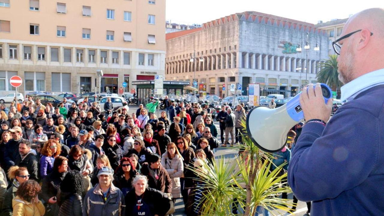 People Care: partono i licenziamenti, si ferma il consiglio comunale