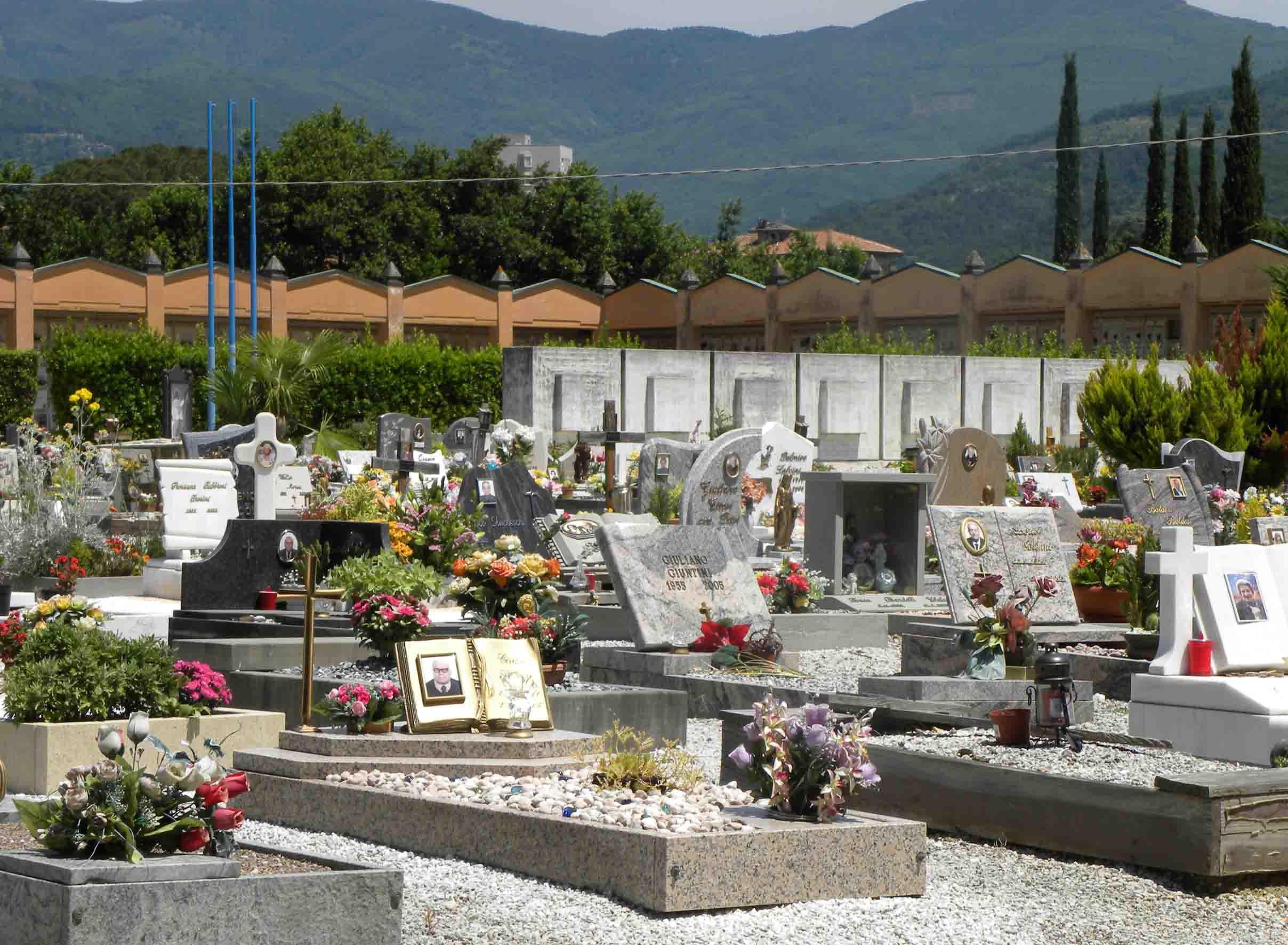 Pistoia Chiesti 12 Rinvii A Giudizio Per Lo Scandalo Dei Cimiteri Il 