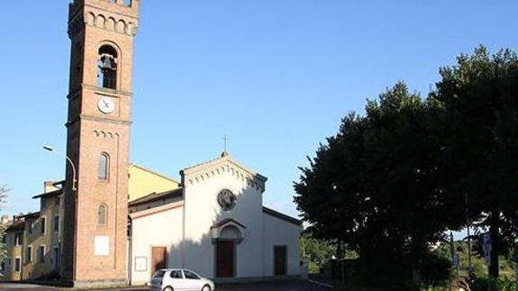 Spara e mette in fuga il ladro sorpreso in casa dal figlio a Torre