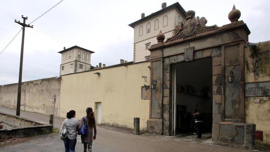 No a un carcere nell’Opg il sindaco vuole la villa