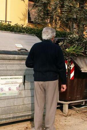 Il porta a porta stenta resistono gli irriducibili del “caro” cassonetto 