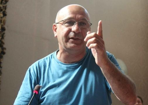 «Volgarità nel rito dei 100 giorni» 