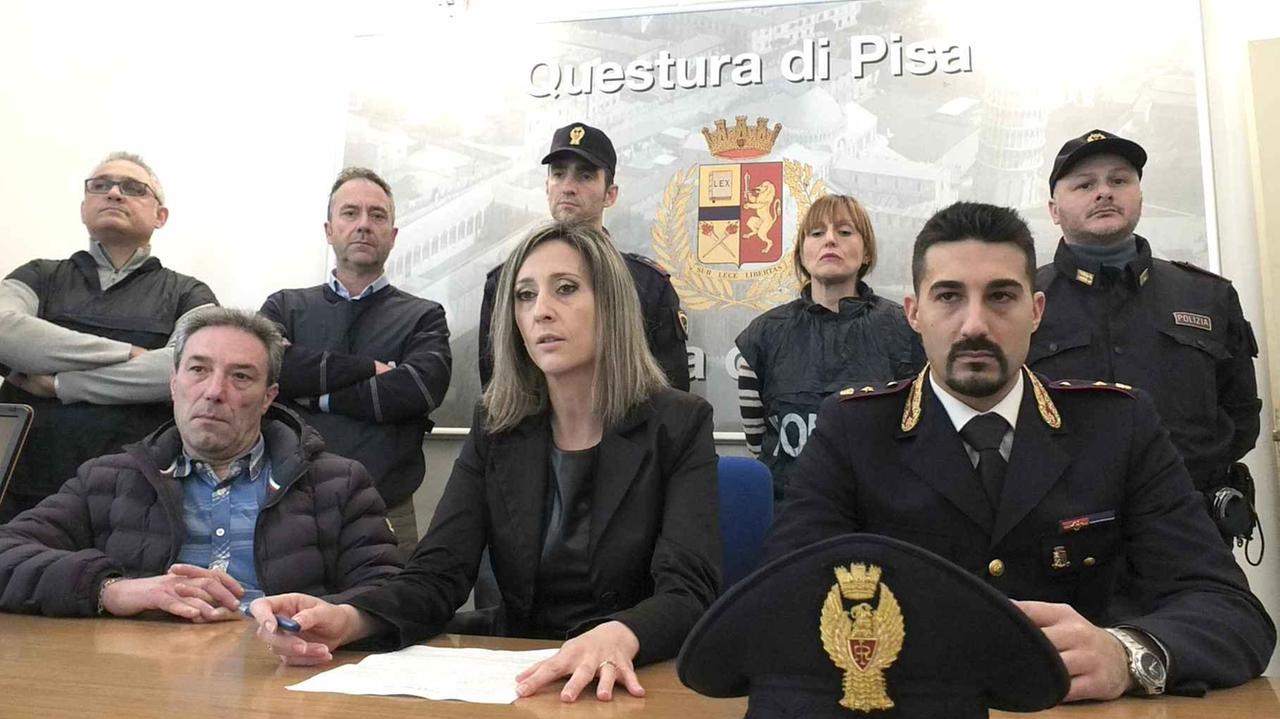La conferenza stampa della polizia