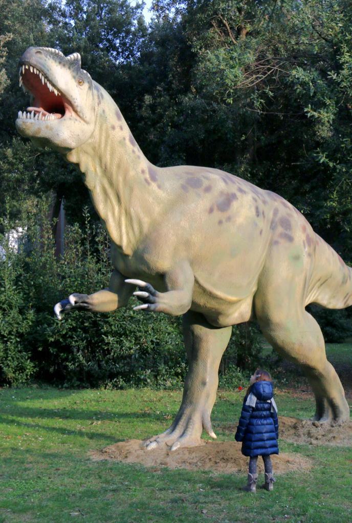 Uno dei dinosauri in mostra