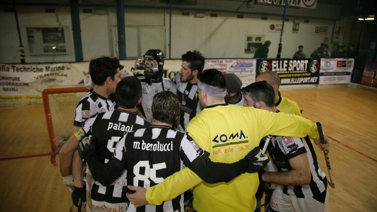 L'esultanza dei giocatori del Cgc Viareggio dopo la vittoria con il Breganze
