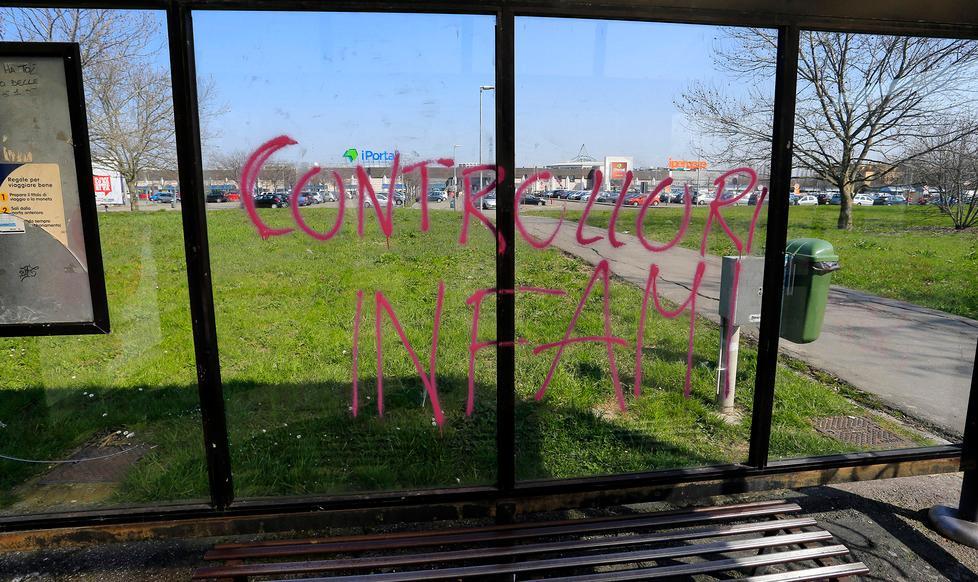 Scritte anti controllori bus