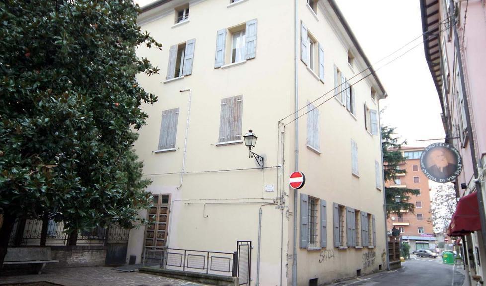 Scuola e caserma nel bilancio 