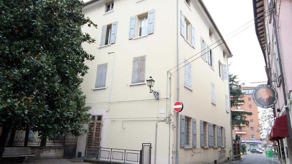 Scuola e caserma nel bilancio