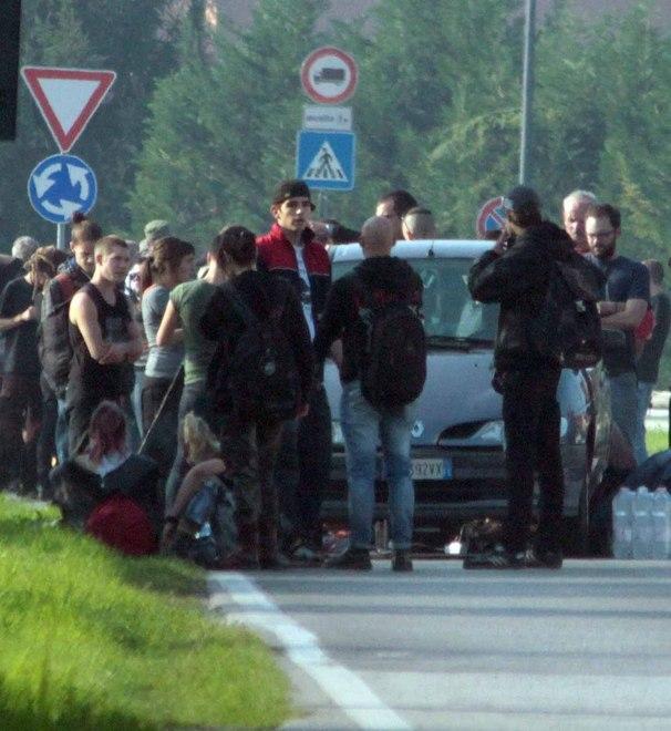 Anarchici antagonisti manifestano in centro 