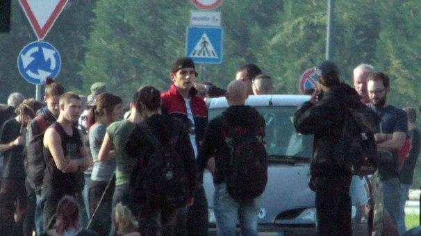 Anarchici antagonisti manifestano in centro