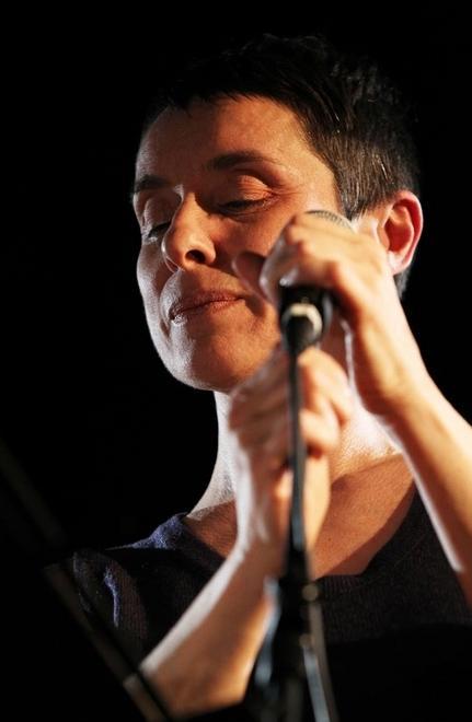 Mara Redeghieri canta l’anarchia e la Resistenza 