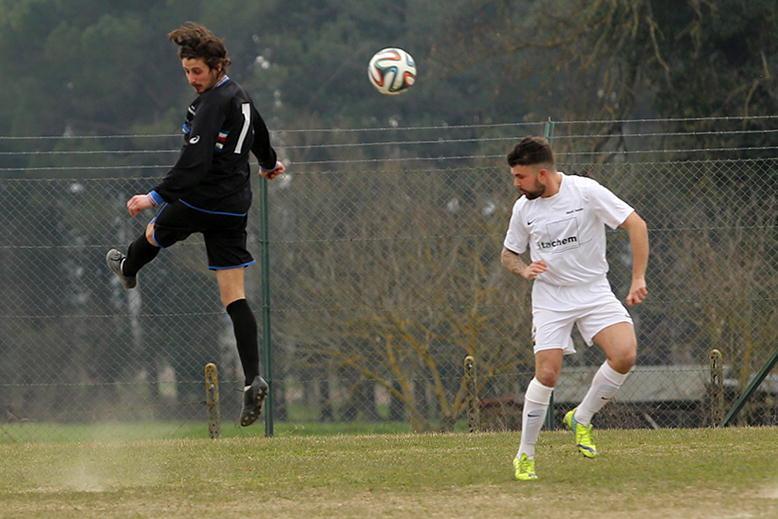Uno scatto del match tra Real Isola e Fibbiana (foto agenzia Sestini)